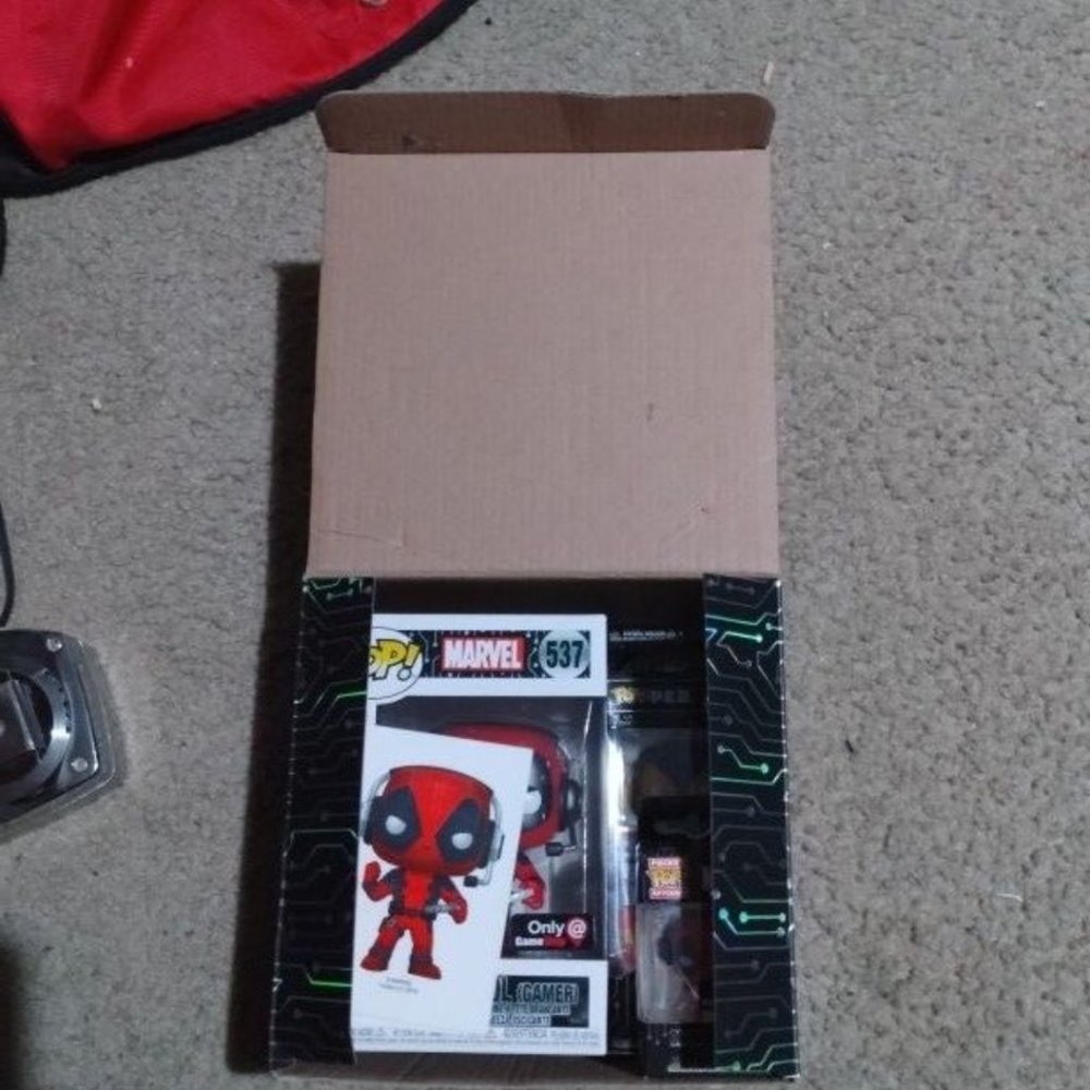 Dead pool Funko pop box